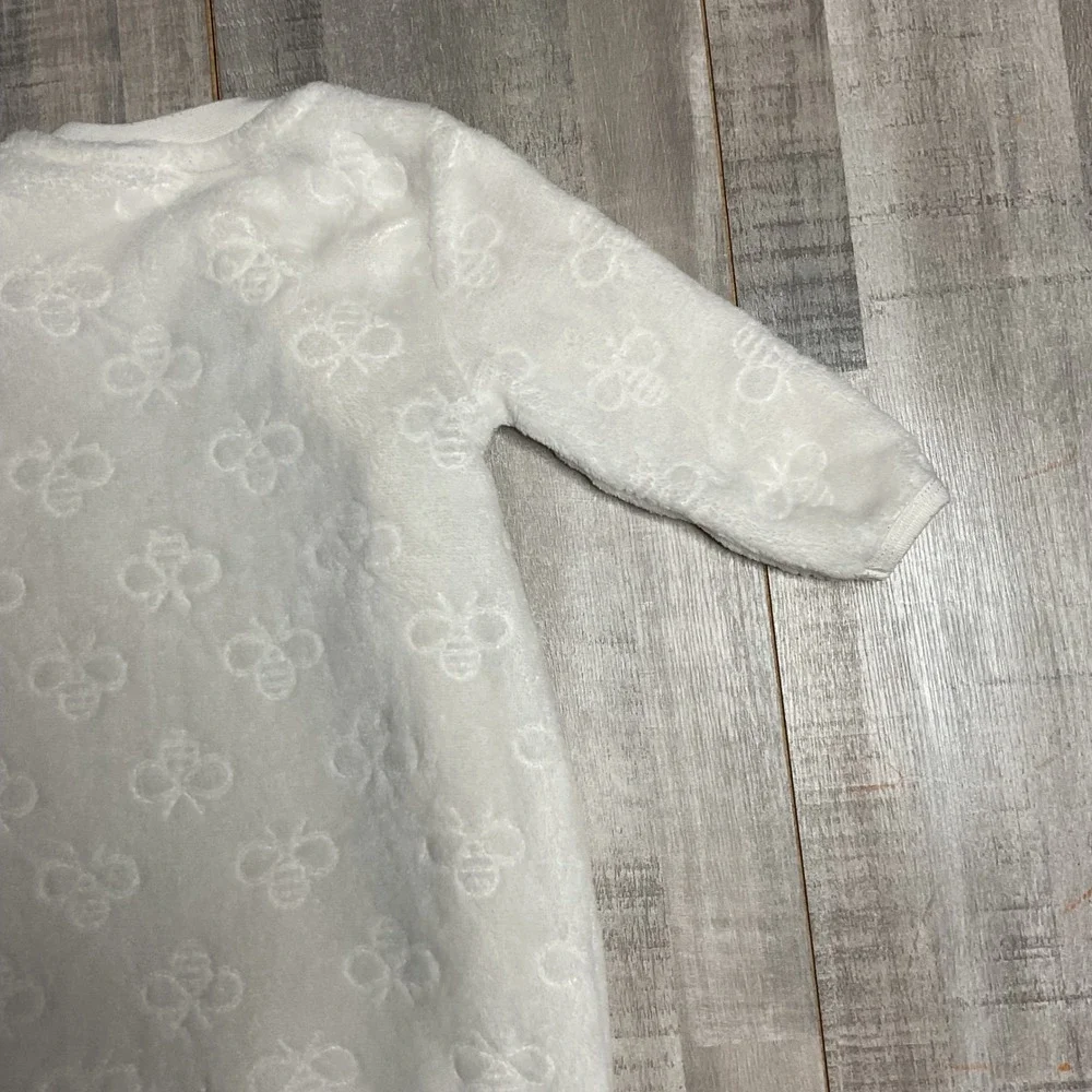 Disney Baby Winnie the Pooh White Fleece Footed Sleeper 6-9M Bee Embossed Zip
